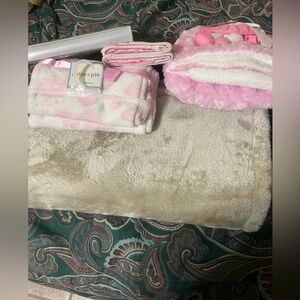 Pink and White Baby Blanket
Bundle!new!!